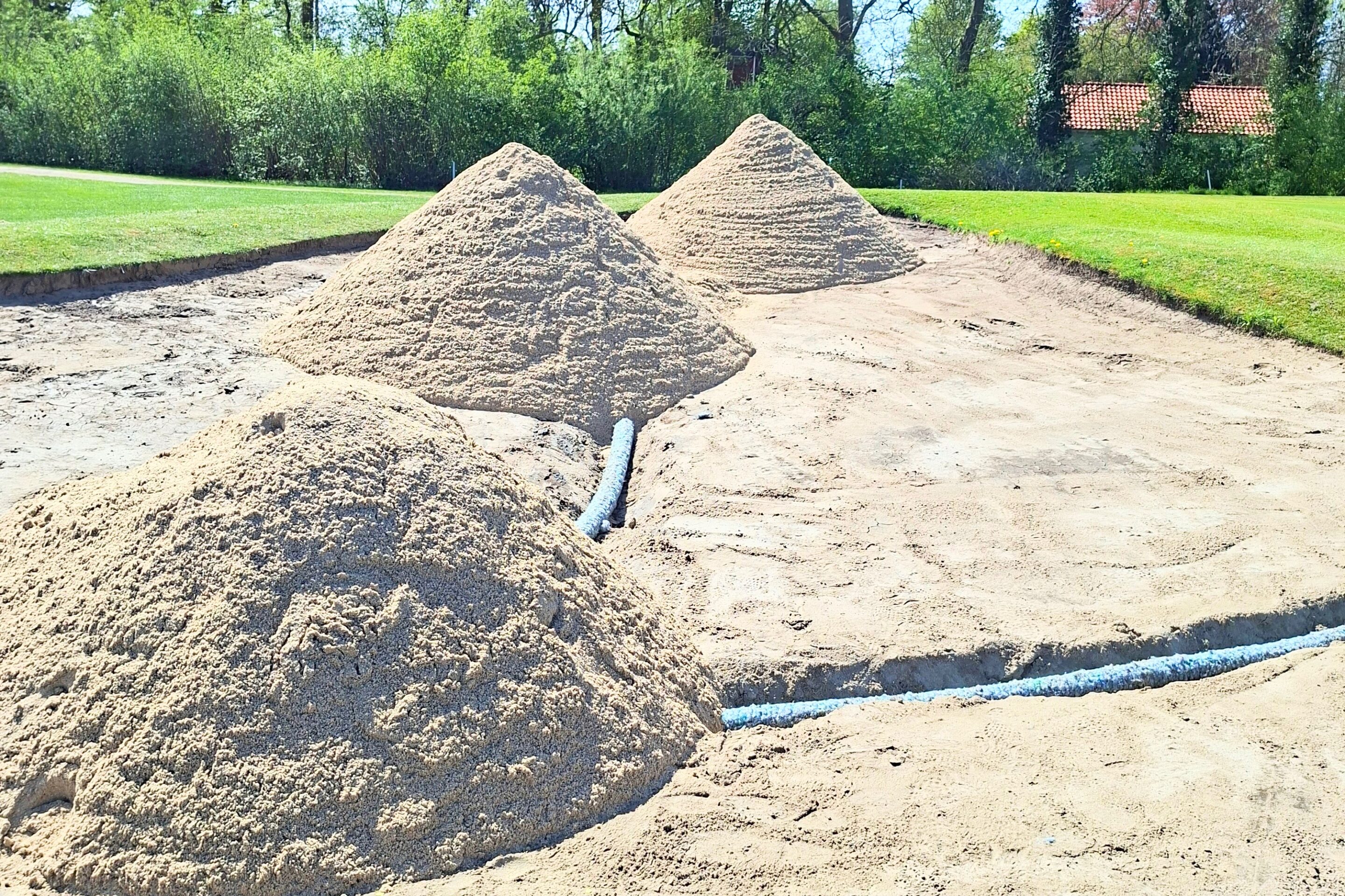 Renovatie van zandbunkers verloopt voorspoedig