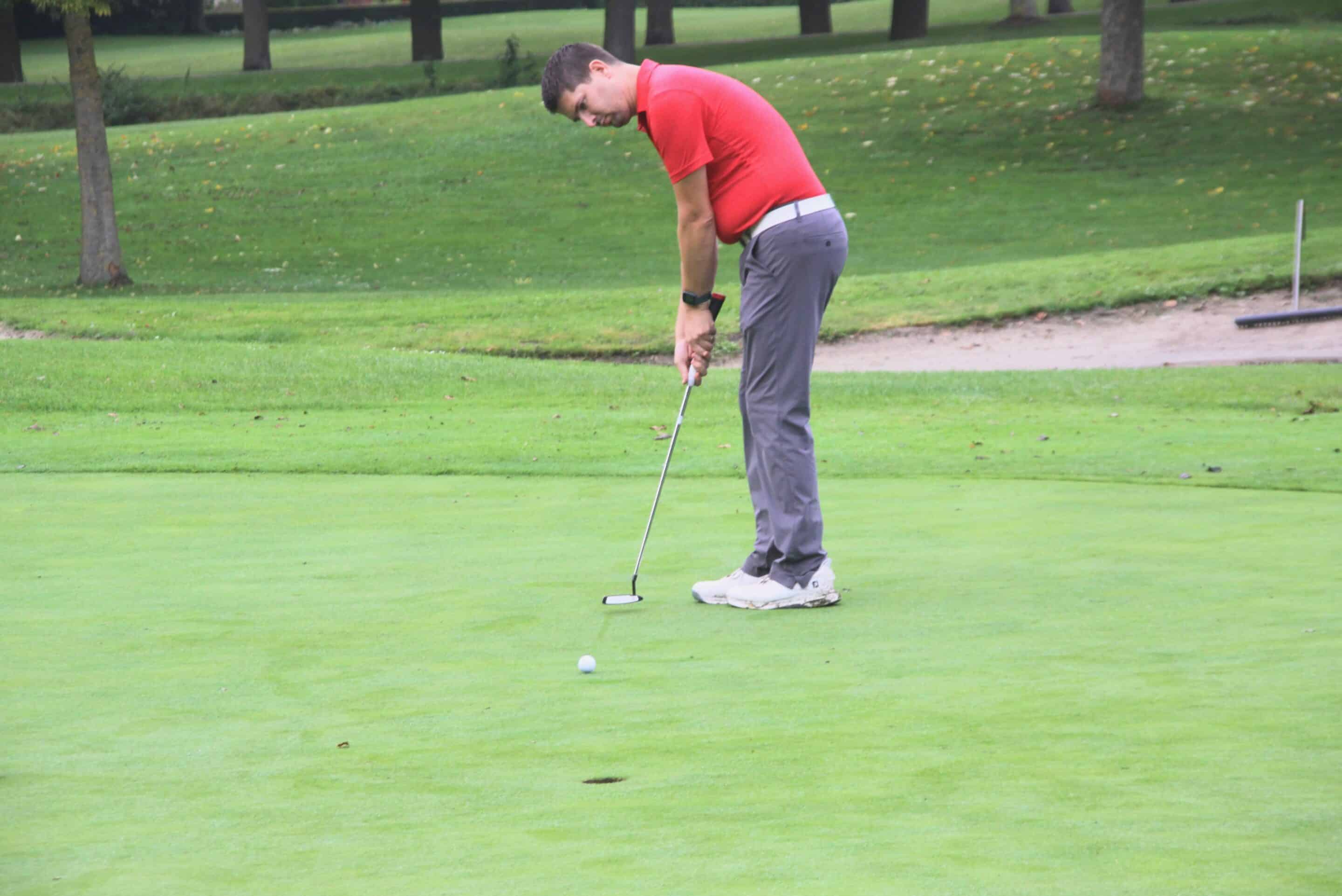 Mark Visch slaat eagle tijdens inloopwedstrijd